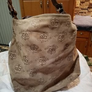 Dooney & Bourke logo Tote
